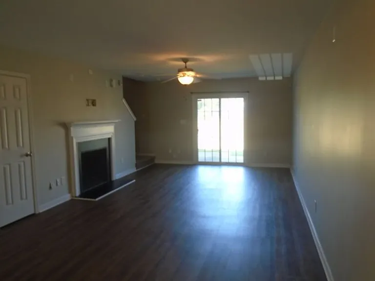 172 Collinwood Dr — Photo 3