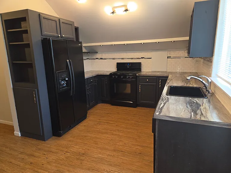 604 Florence Ave — Photo 6