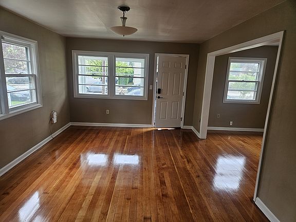 4th image of 264 NE 2nd Ave