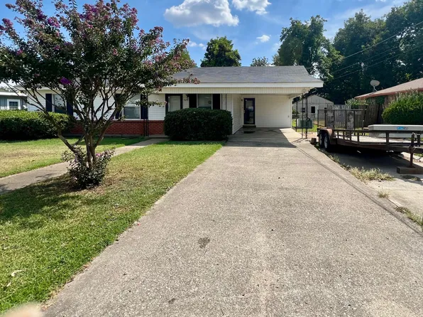 920 6th St, Leland, MS 38756