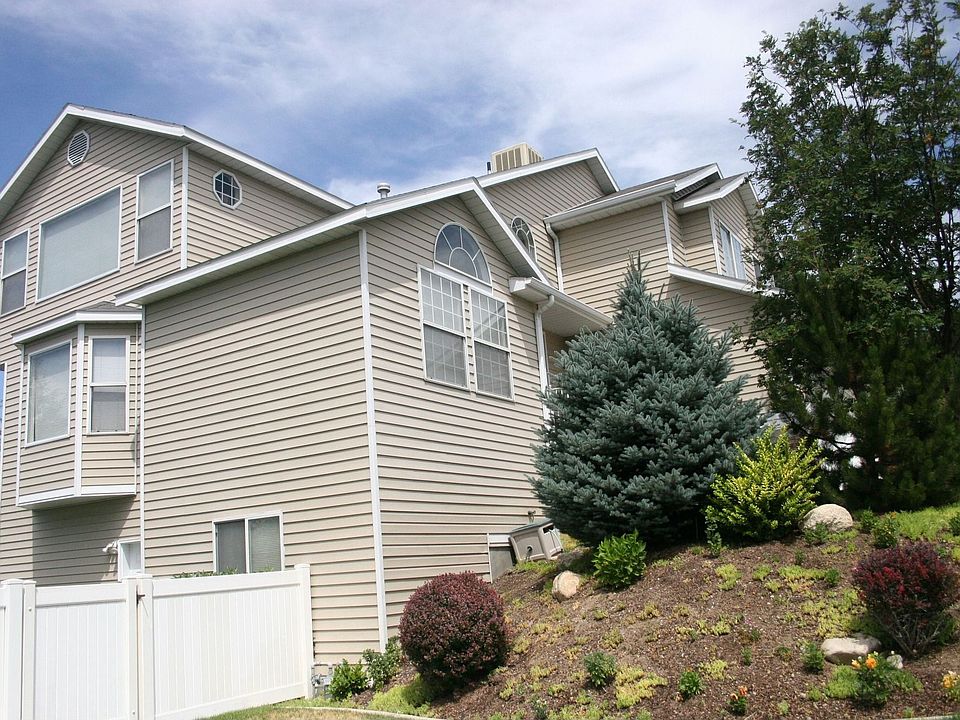 2nd image of 1243 E Sanders Hill Cir