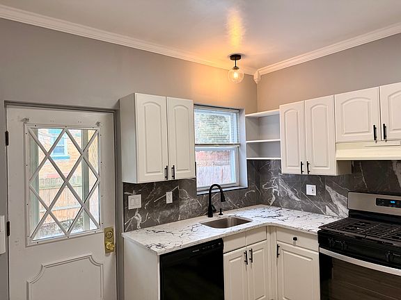 5th image of 307 Beech St