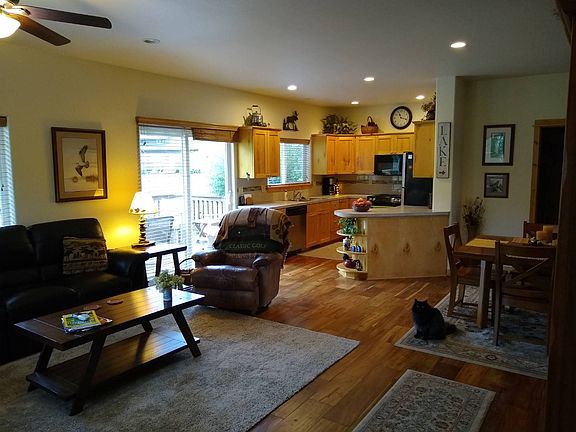 5th image of 176 Columbia Blvd #1
