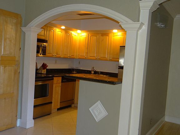 2nd image of 901 NE 3rd St APT 101