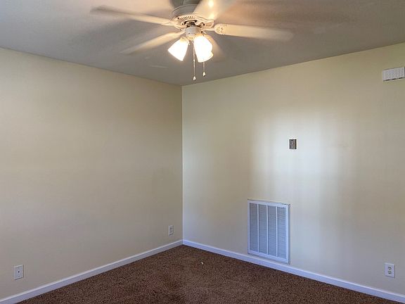3rd image of 944 Kingsbury Dr Unit A