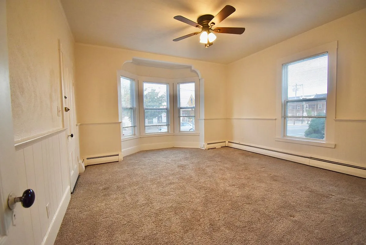 1 bed, 1.0 bath, 719 sqft, $2,300 — Photo 3