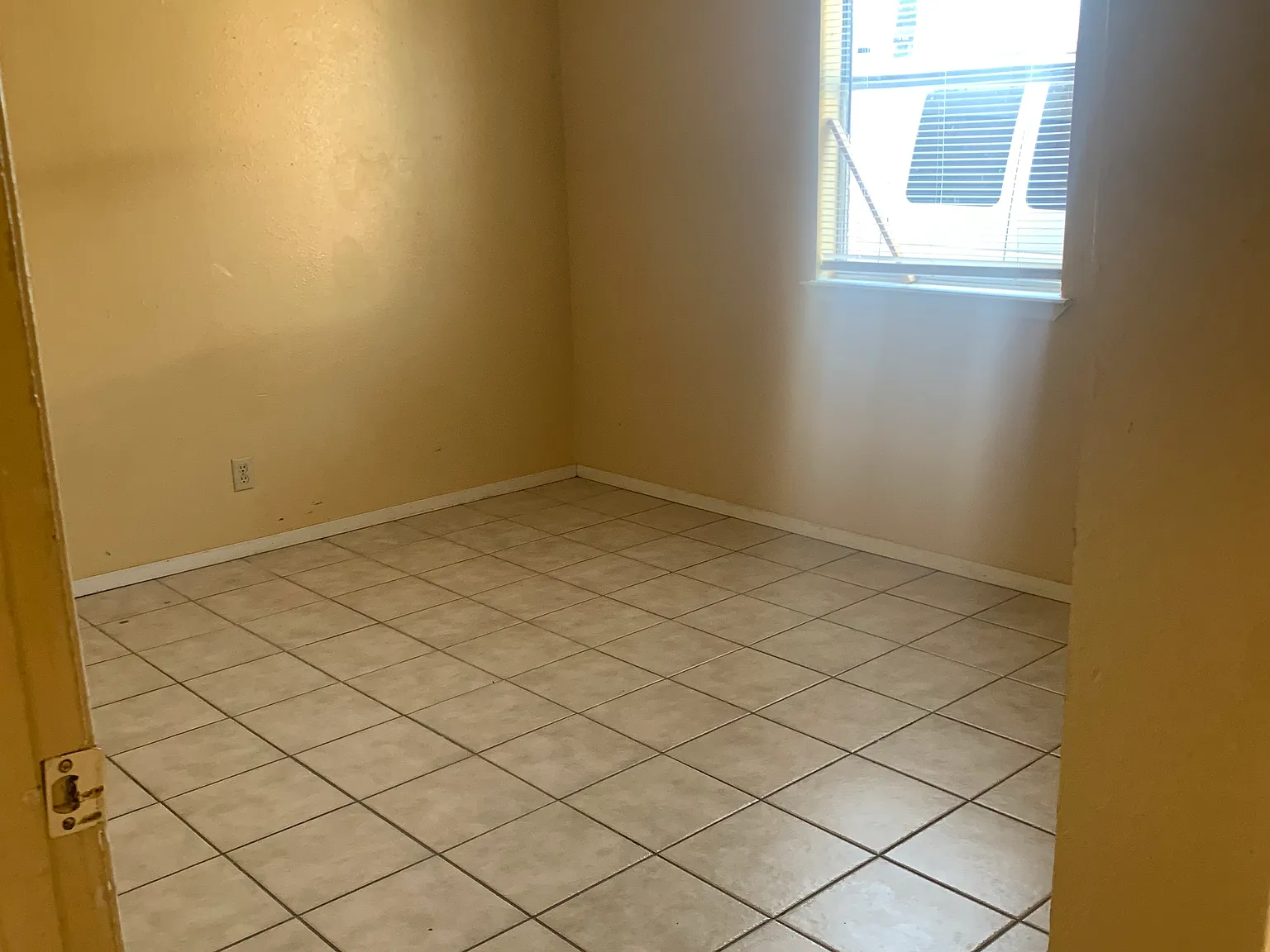 2 bed, 750 sqft, $750 — Photo 3