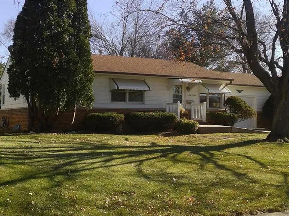 201 N Century St, Walcott, IA 52773