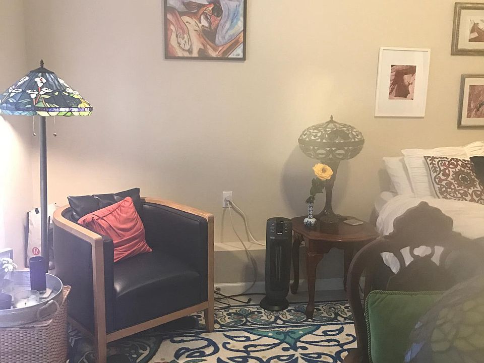 Sitting room near queen size bed 