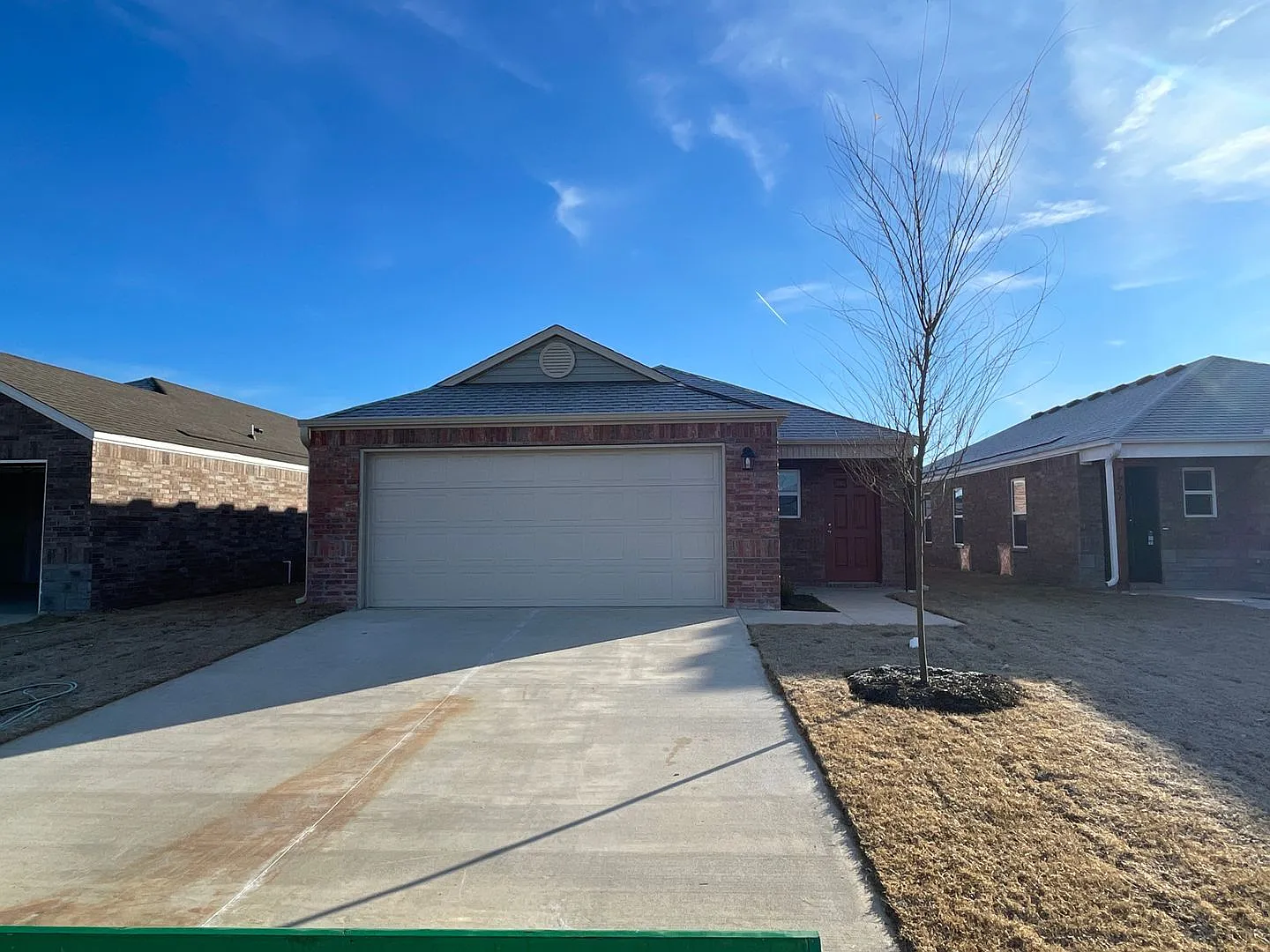 Pre-Leasing Now: Modern 3-Bedroom, 2-Bath Home in Barberry Court! — Photo 3