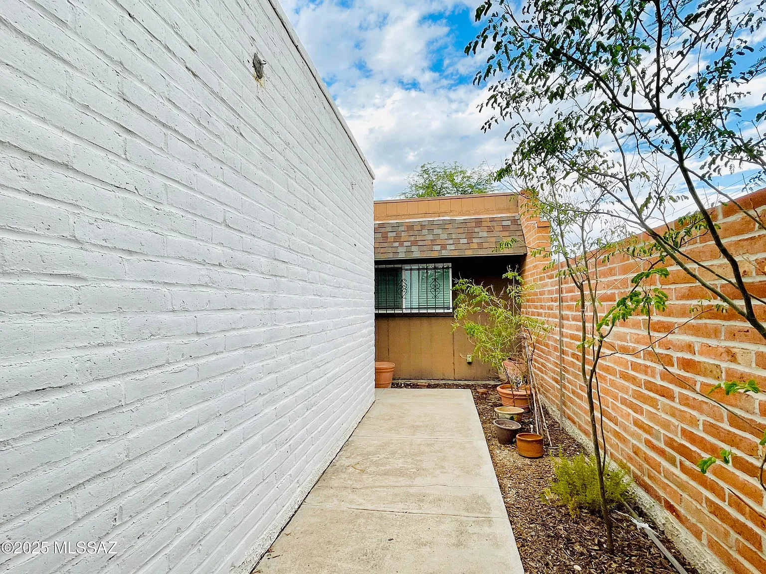 3 bed, 2.0 bath, 1409 sqft, $1,850 — Photo 2