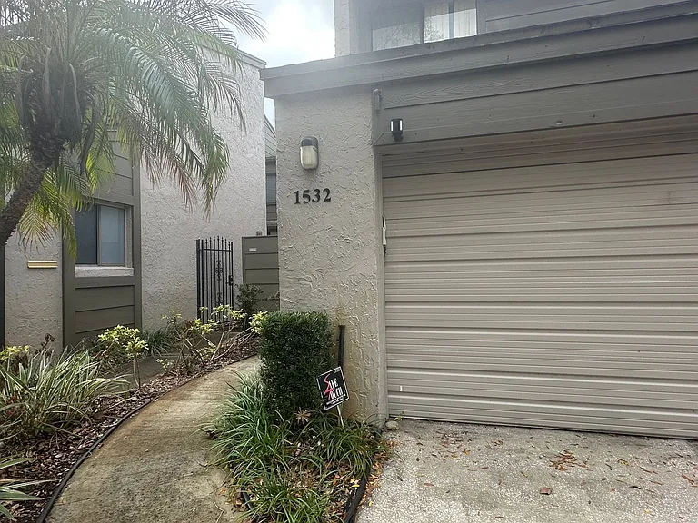 1532 N Carolwood Blvd — Photo 55
