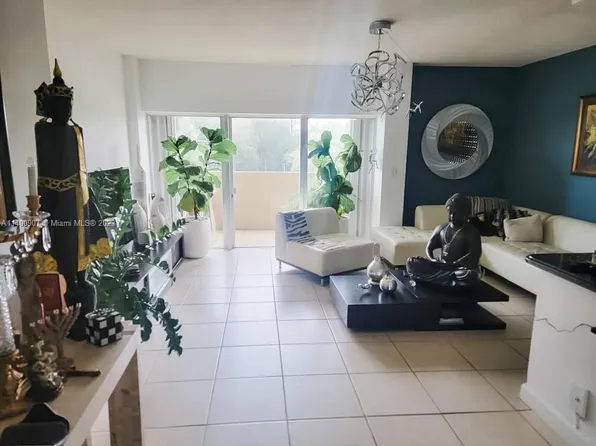 880 NE 69th St APT 4K, Miami, FL 33138