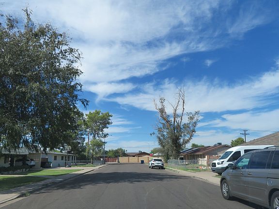 4th image of 1006 E 9th Dr