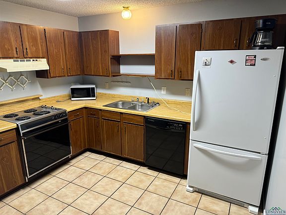 2nd image of 207 Yvonne St