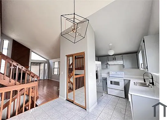 954 S Zeno Way — Photo 2