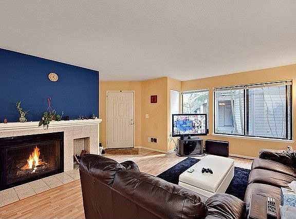 2nd image of 1372 Bellevue Way NE #1326