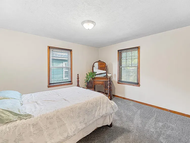 2 bed, 951 sqft, $1,000 — Photo 3
