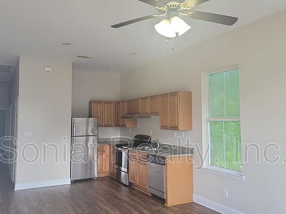 2nd image of 4948 Camelia St