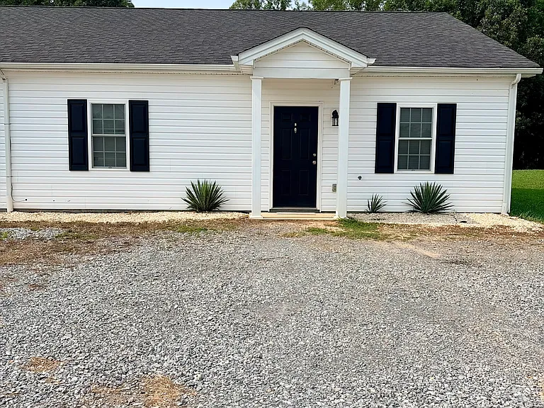 2171 Smith Mountain Lake Pkwy #B — Photo 1