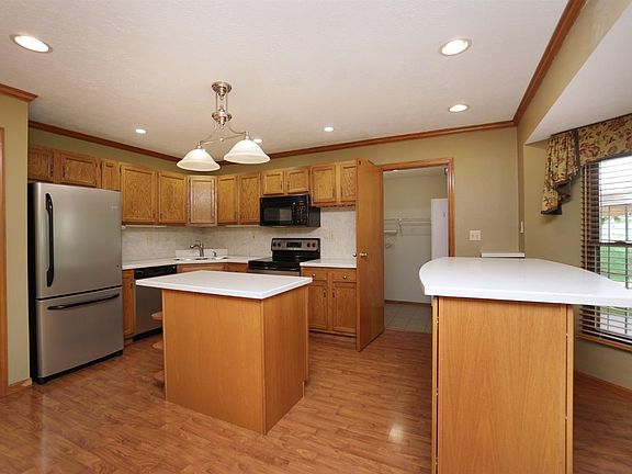 4th image of 105 Hidden Hills Dr