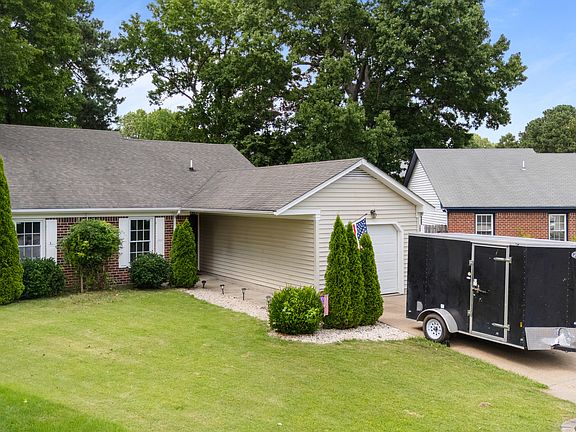 2nd image of 609 Maxwood Ct