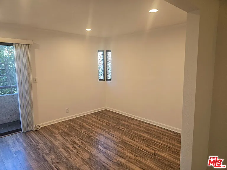 435 S Virgil Ave #113 — Photo 17