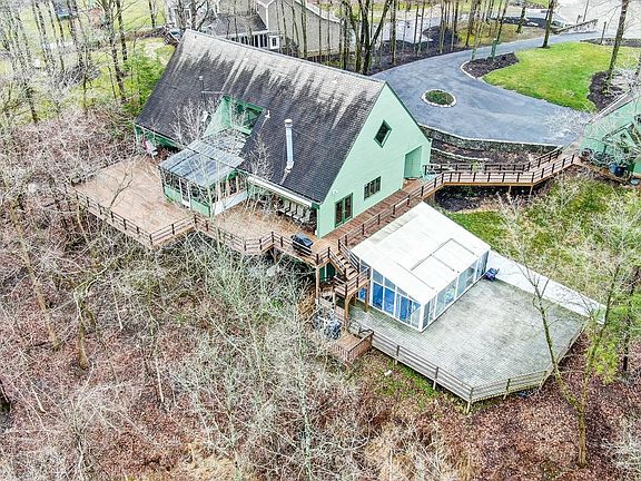 3rd image of 4617 Winchester Ct