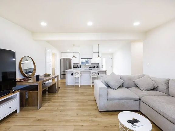 5th image of 1128 Hemlock Ave #3