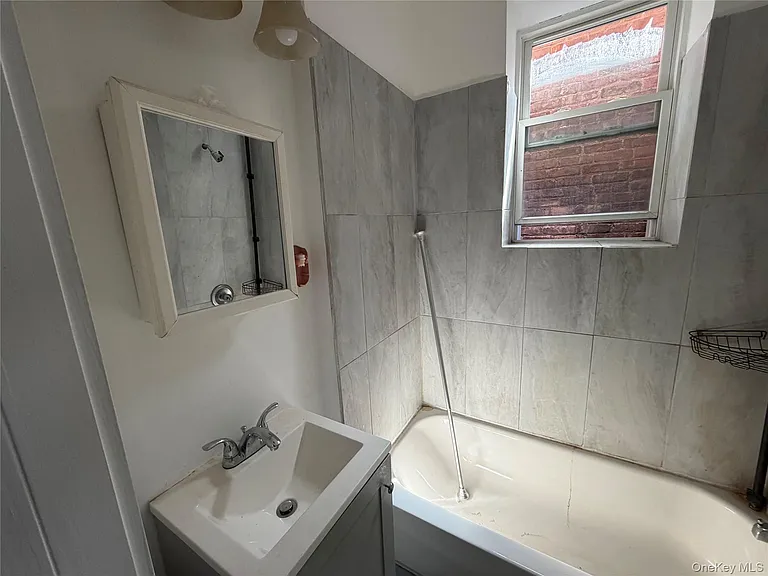 46 Benkard Ave #2 — Photo 7