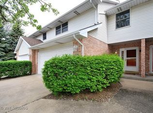 1016 Pinewood Dr, Downers Grove, IL 60516