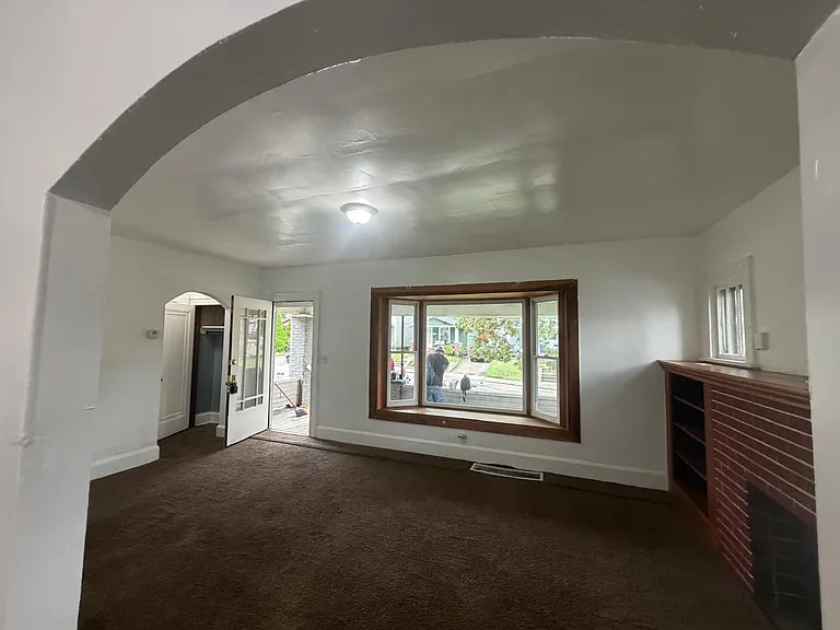 2610 Clyde Pl SW — Photo 4