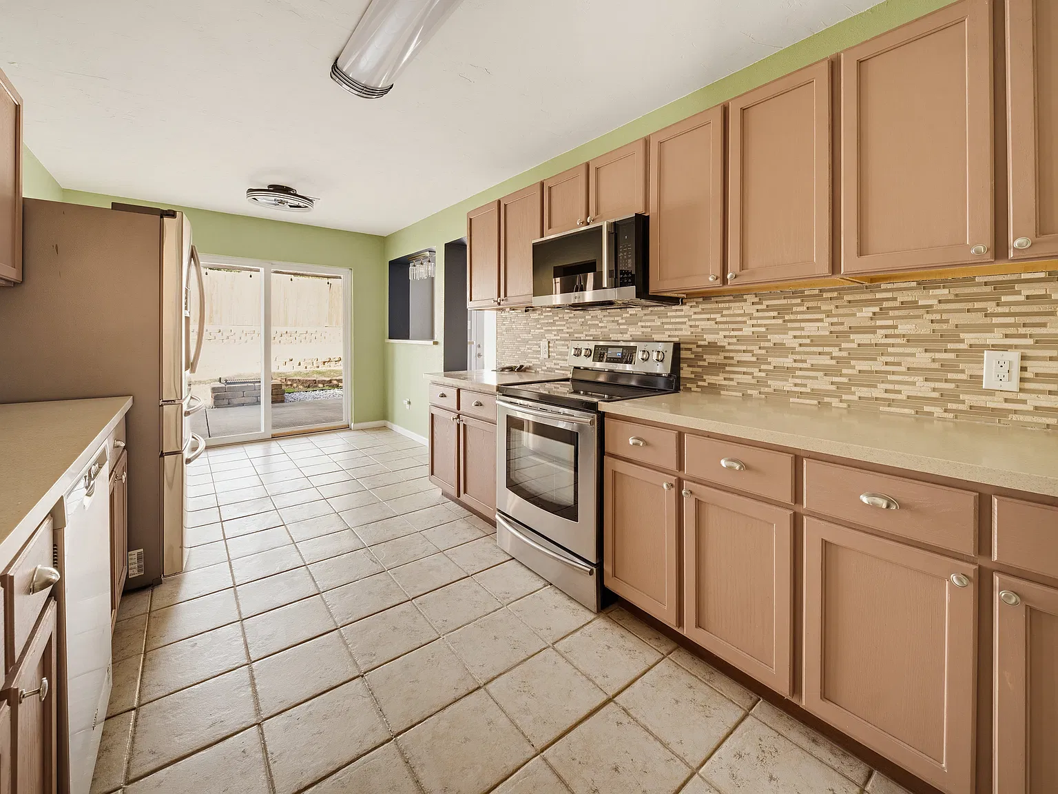 3 bed, 1300 sqft, $1,600 — Photo 3