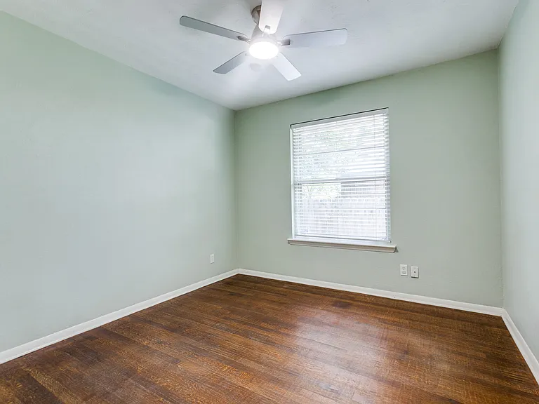 406 Vernet St — Photo 12