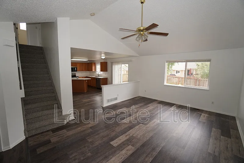 3 bed, 3.0 bath, 1400 sqft, $2,395 — Photo 4