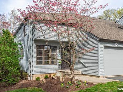 26 Stonegate Dr, Roseland, NJ, 07068