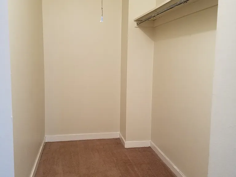 Monument Place Apartments — Photo 37