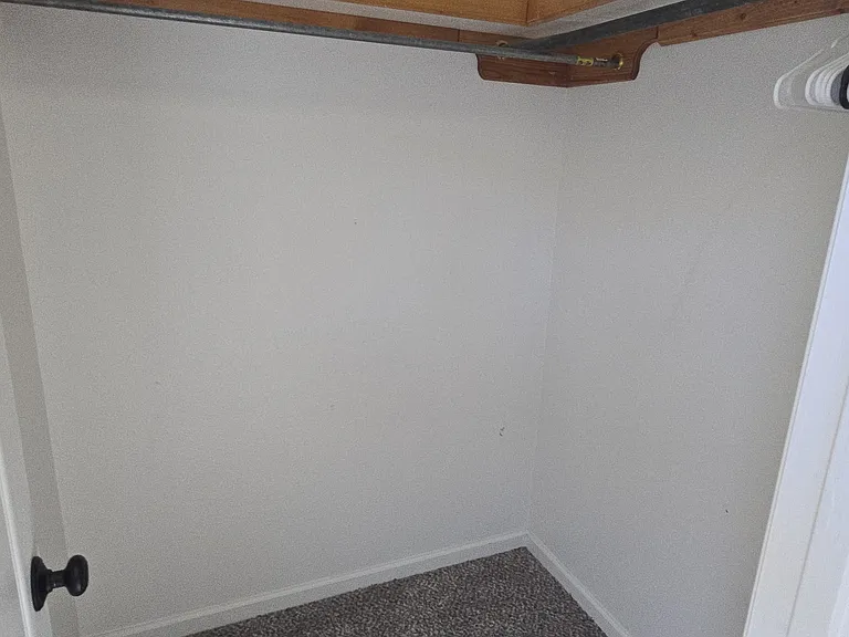 112 Cades Ct — Photo 9