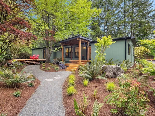 8331 NE Koura Road, Bainbridge Island, WA 98110