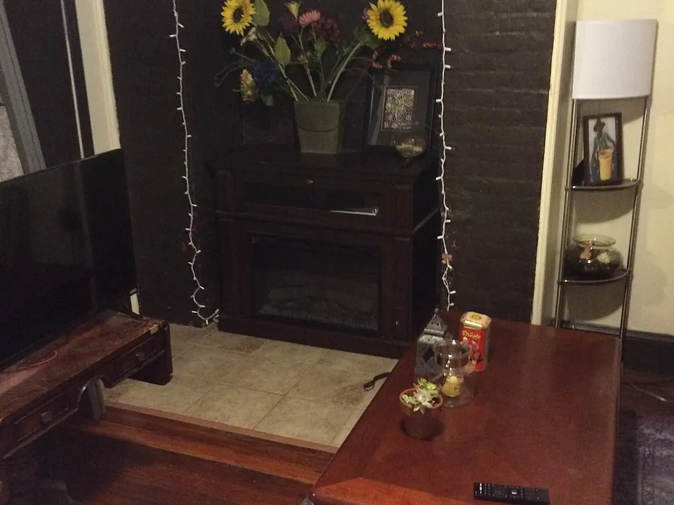 Fireplace w/ electric fireplace heater