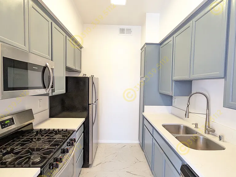 2481 Corinth Ave — Photo 2