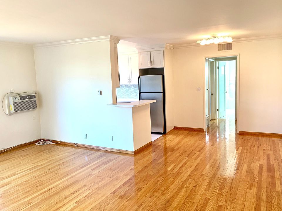1st image of 1246 N Hayworth Ave APT 206