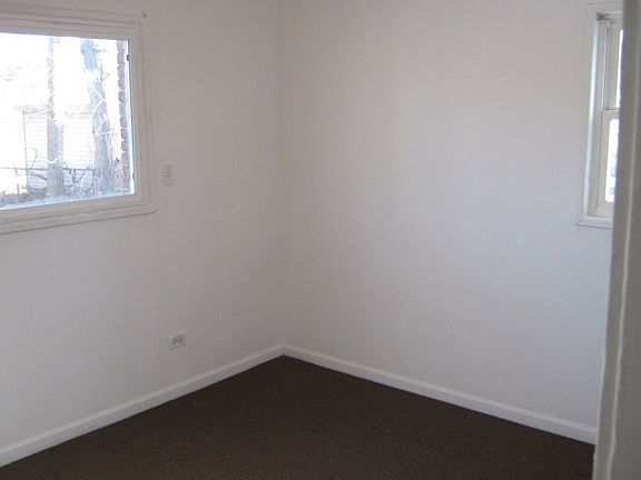 3rd image of 14613 Woodlawn Ave