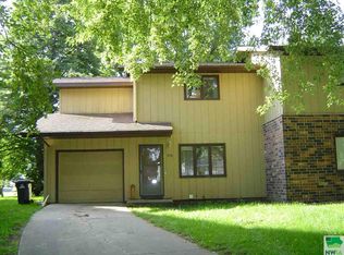 539 5th St NW, Sioux Center, IA 51250