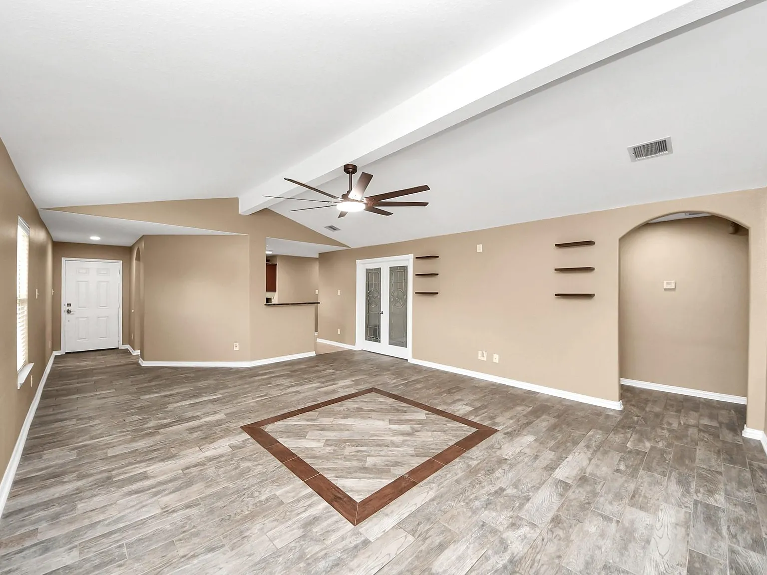 3 bed, 2.0 bath, 1855 sqft, $2,100 — Photo 4