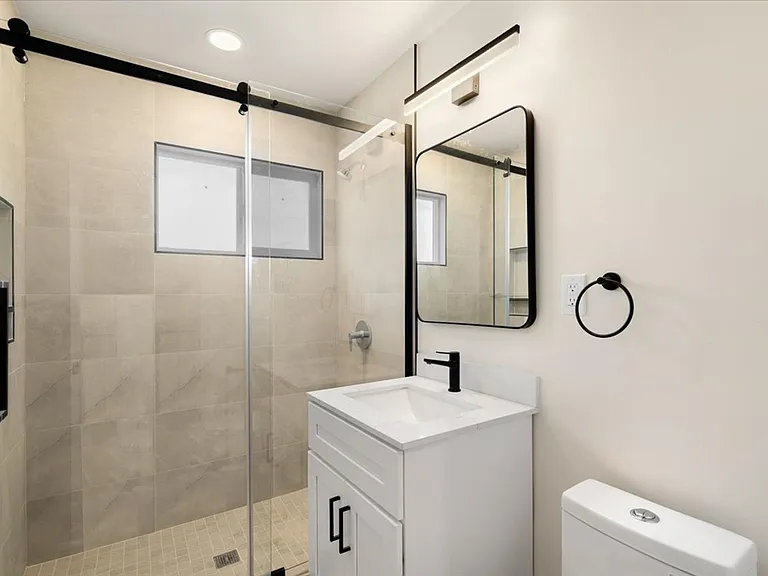 Maude Ave 7 LLC — Photo 16