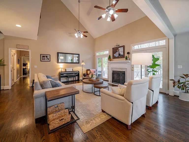 (previous photo showing furnishings that have now been removed)