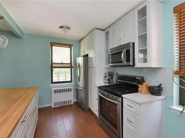 302 96th St APT 3-K, Brooklyn, NY 11209
