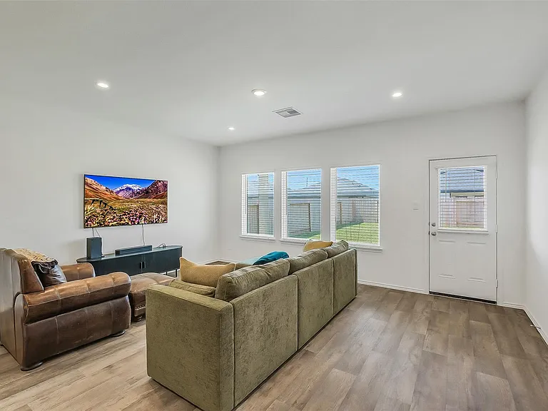 4210 Bromham Farms Dr — Photo 8