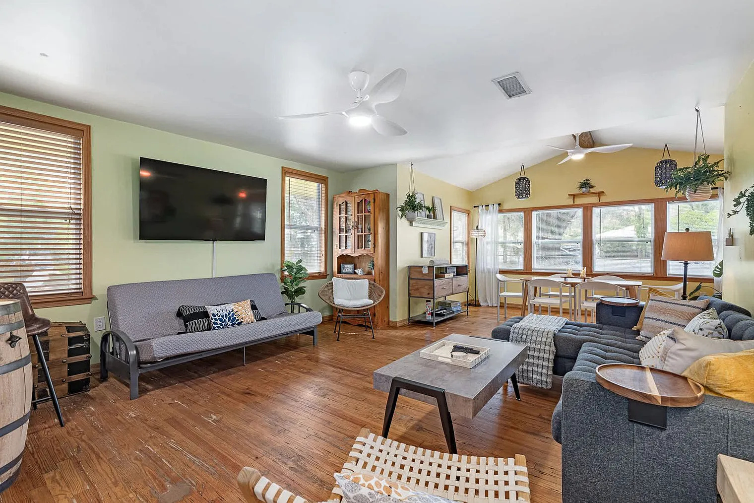 2 bed, 2.0 bath, 1173 sqft, $3,831 — Photo 3